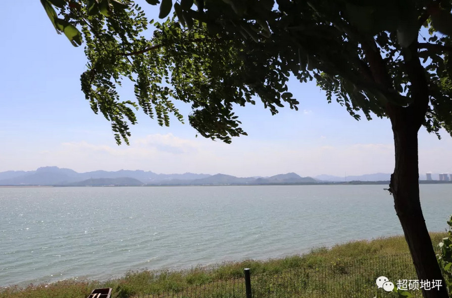 在“微秋”时节来一次最原始的旅行吧——超硕地坪