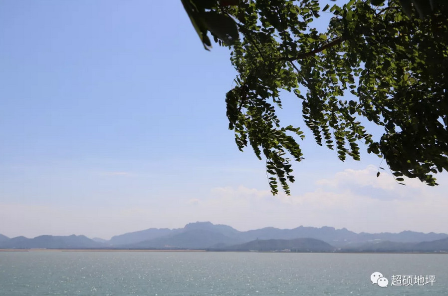 在“微秋”时节来一次最原始的旅行吧——超硕地坪