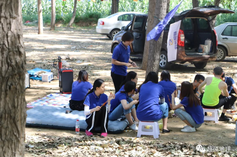 在“微秋”时节来一次最原始的旅行吧——超硕地坪