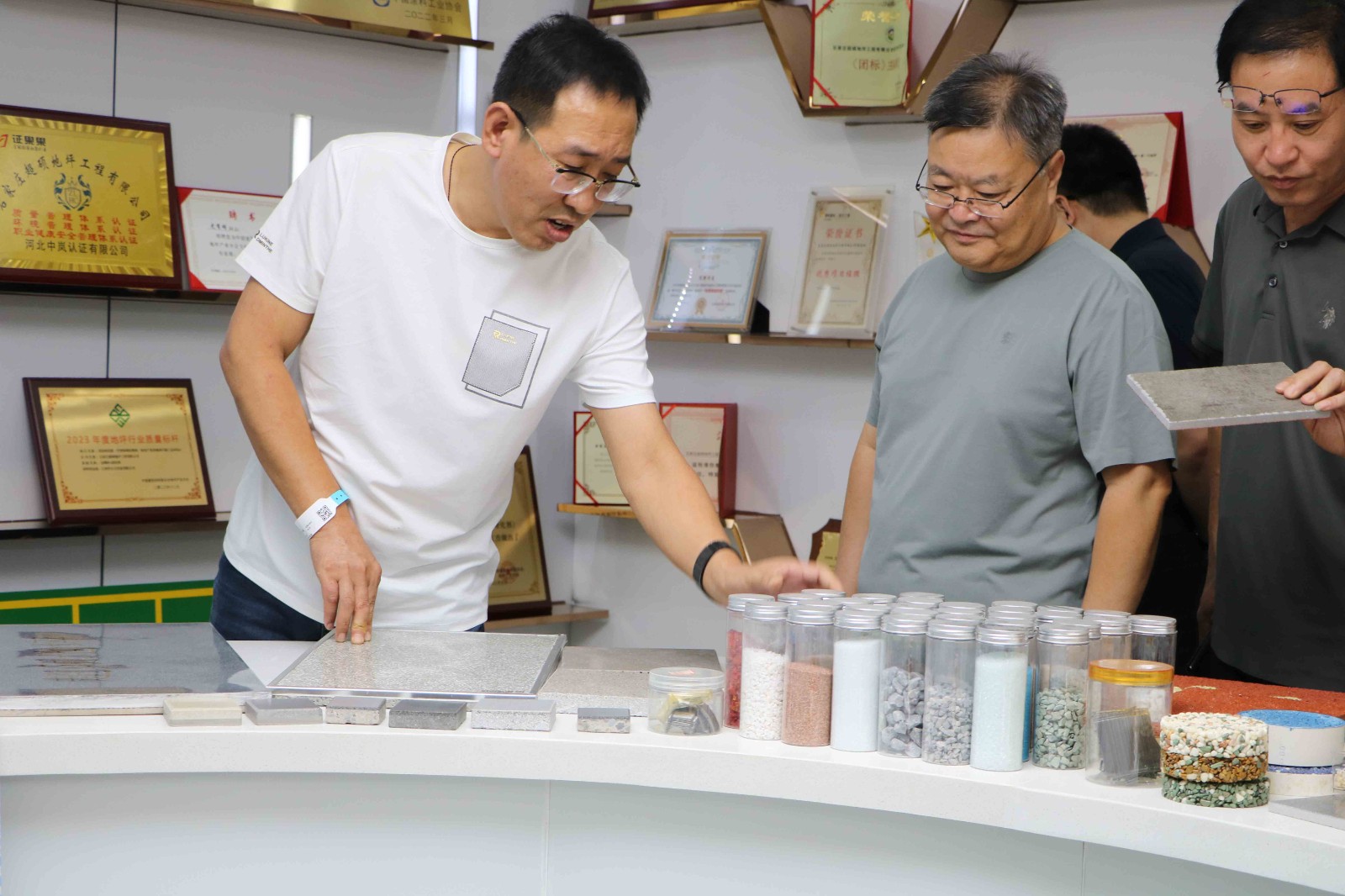 热烈欢迎河北省建设工程质量研究会领导莅临超硕参观指导