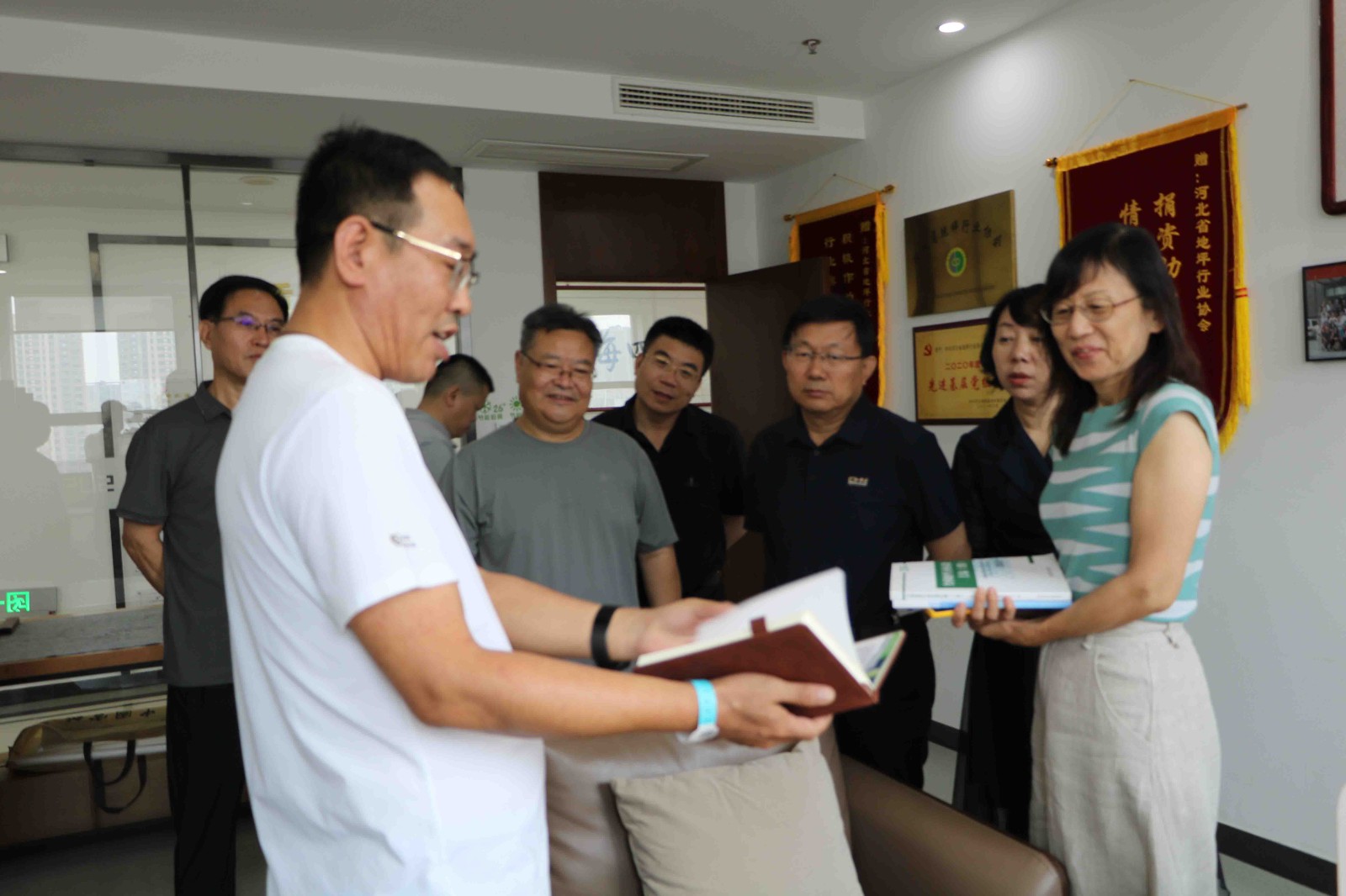 热烈欢迎河北省建设工程质量研究会领导莅临超硕参观指导